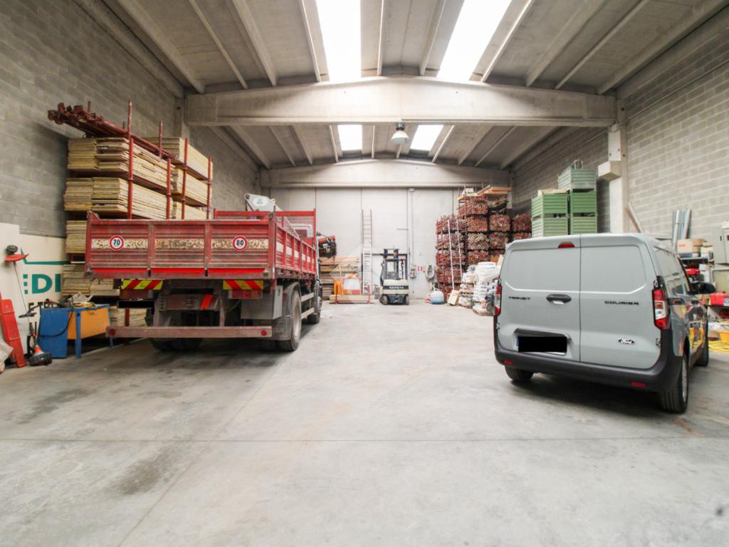 1-salle Entrepôt à Rudiano, Italy No. 341364