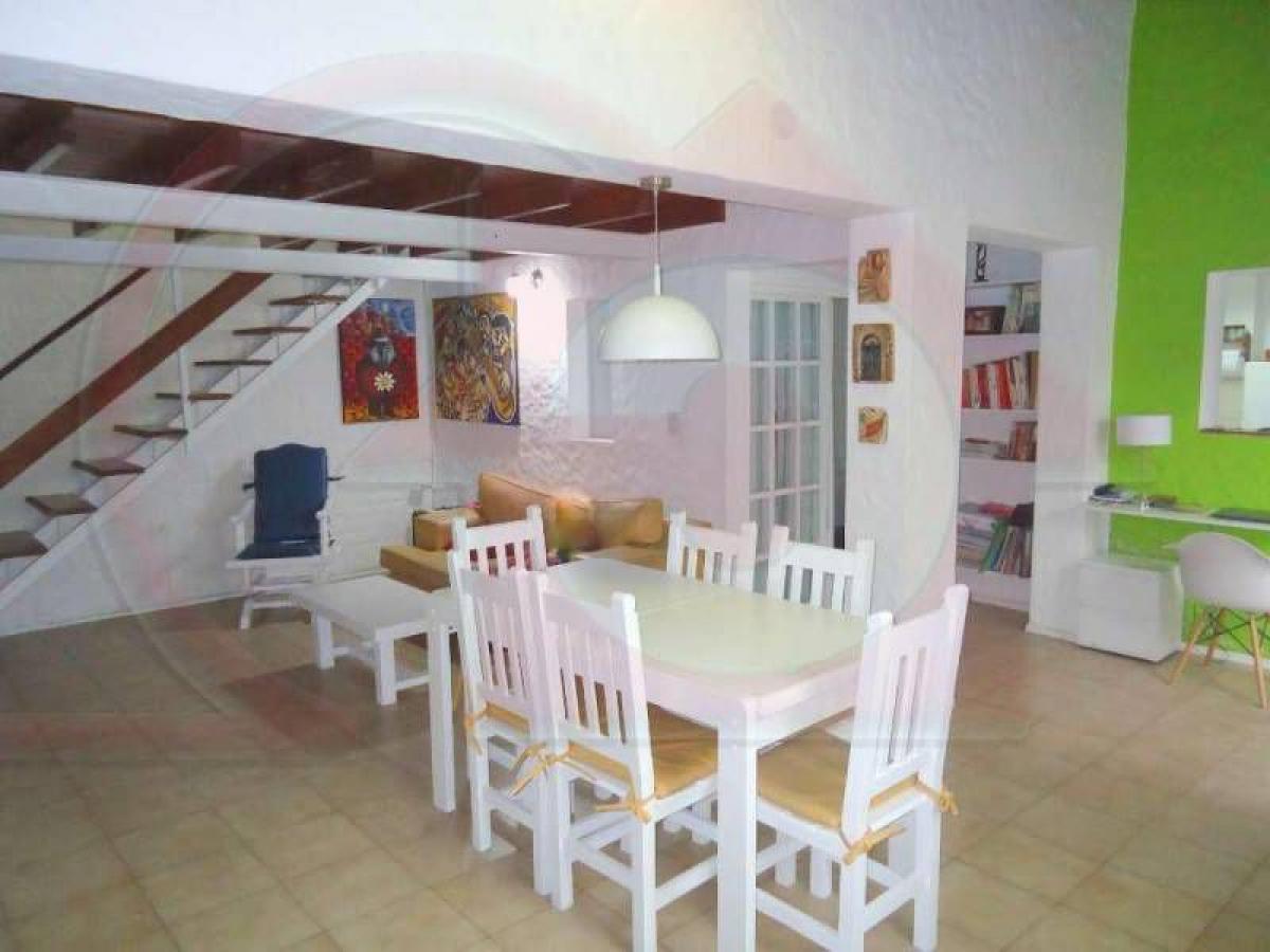 3 bedrooms House in Vicente Lopez, Argentina No. 2453
