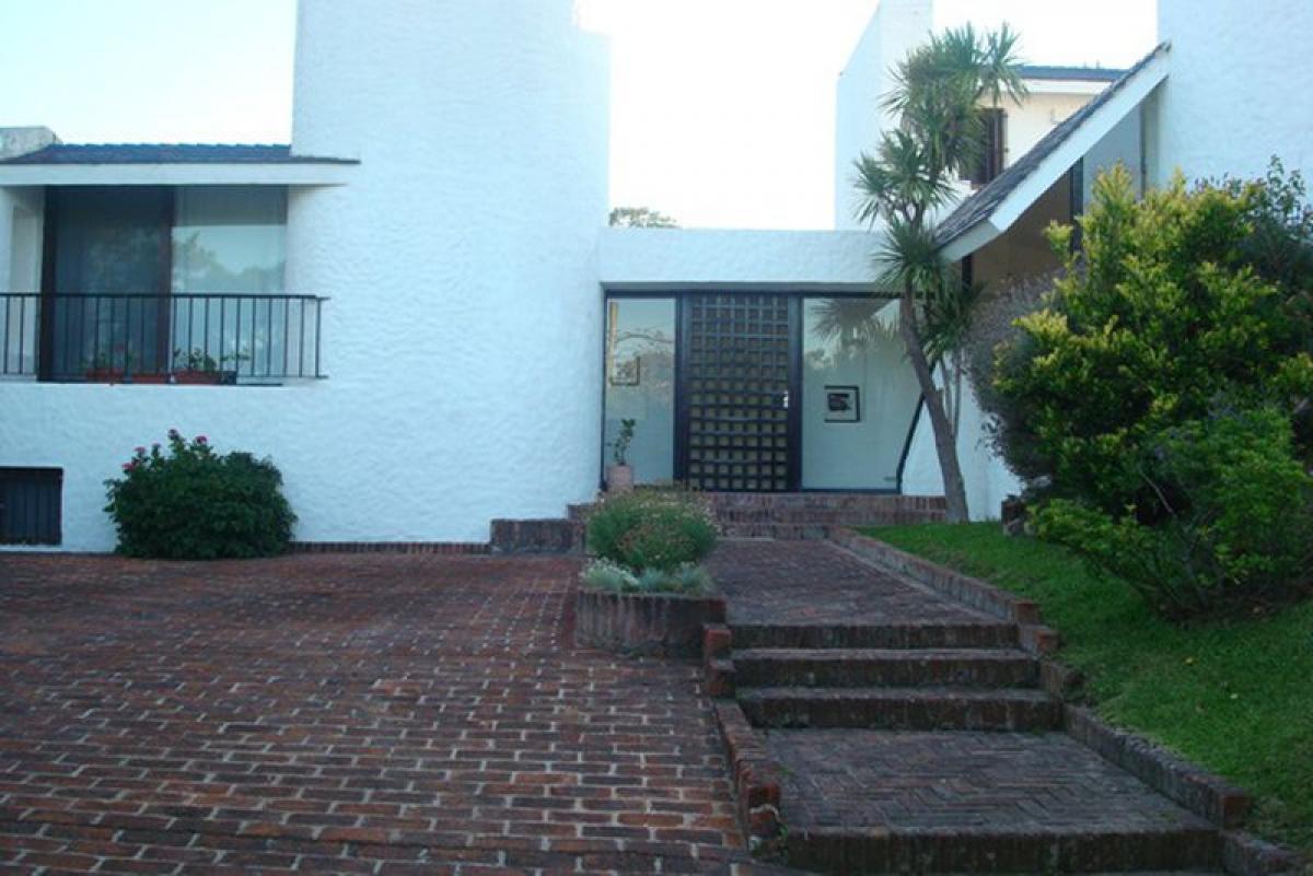 3 bedrooms House in Maldonado, Uruguay No. 2616