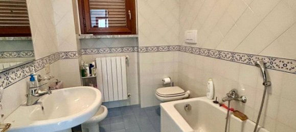 3 bedrooms Villa in Montignoso, Italy No. 107409 5