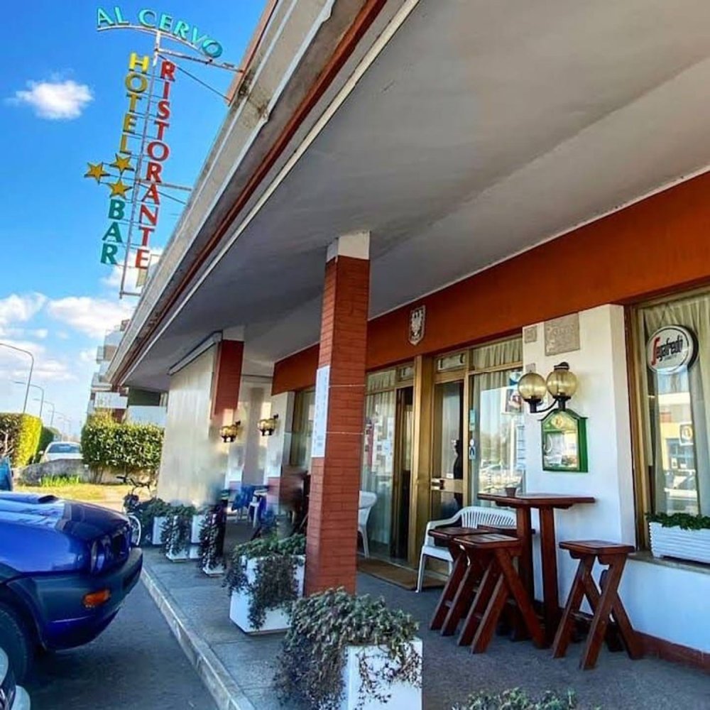 Gewerbliche Immobilie in Udine, Italy 2700m², Nr. 146025