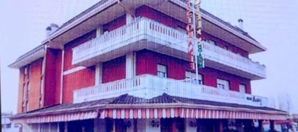 Gewerbliche Immobilie in Udine, Italy 2700m², Nr. 146025 11