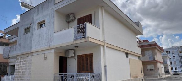 Дом с 3 комнатами в Фазано, Италия № 279471 2