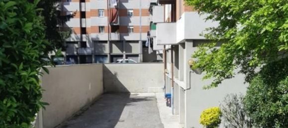 3 rooms Apartment in Varese, Italy No. 180293 2