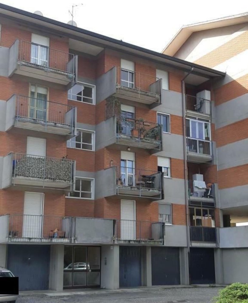 3 rooms Apartment in Varese, Italy No. 180293