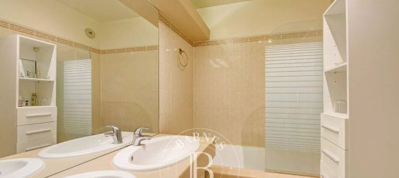 3 bedrooms Apartment in Versailles, France No. 161670 6