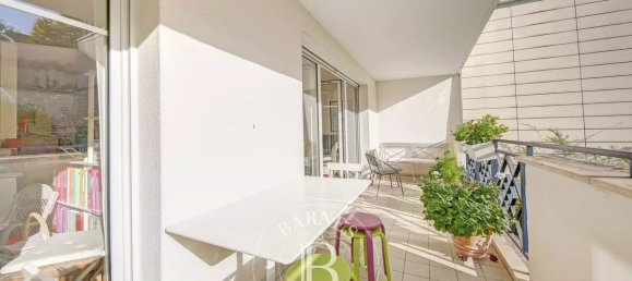 3 bedrooms Apartment in Versailles, France No. 161670 2