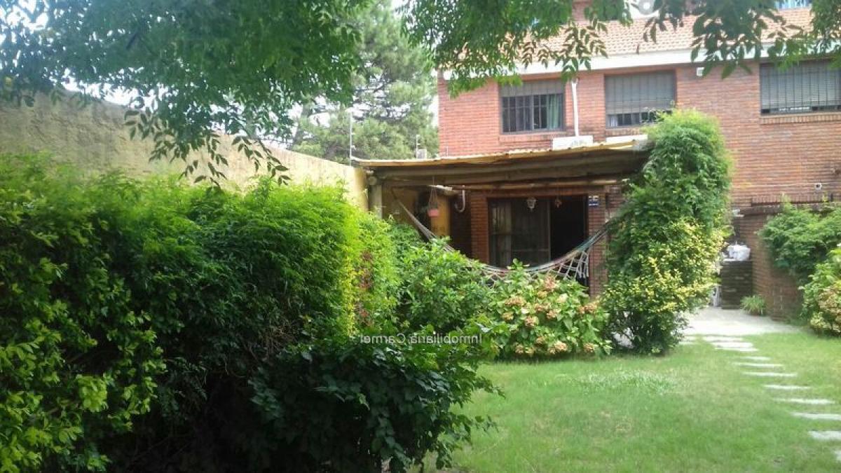 3 bedrooms House in Montevideo, Uruguay No. 1541