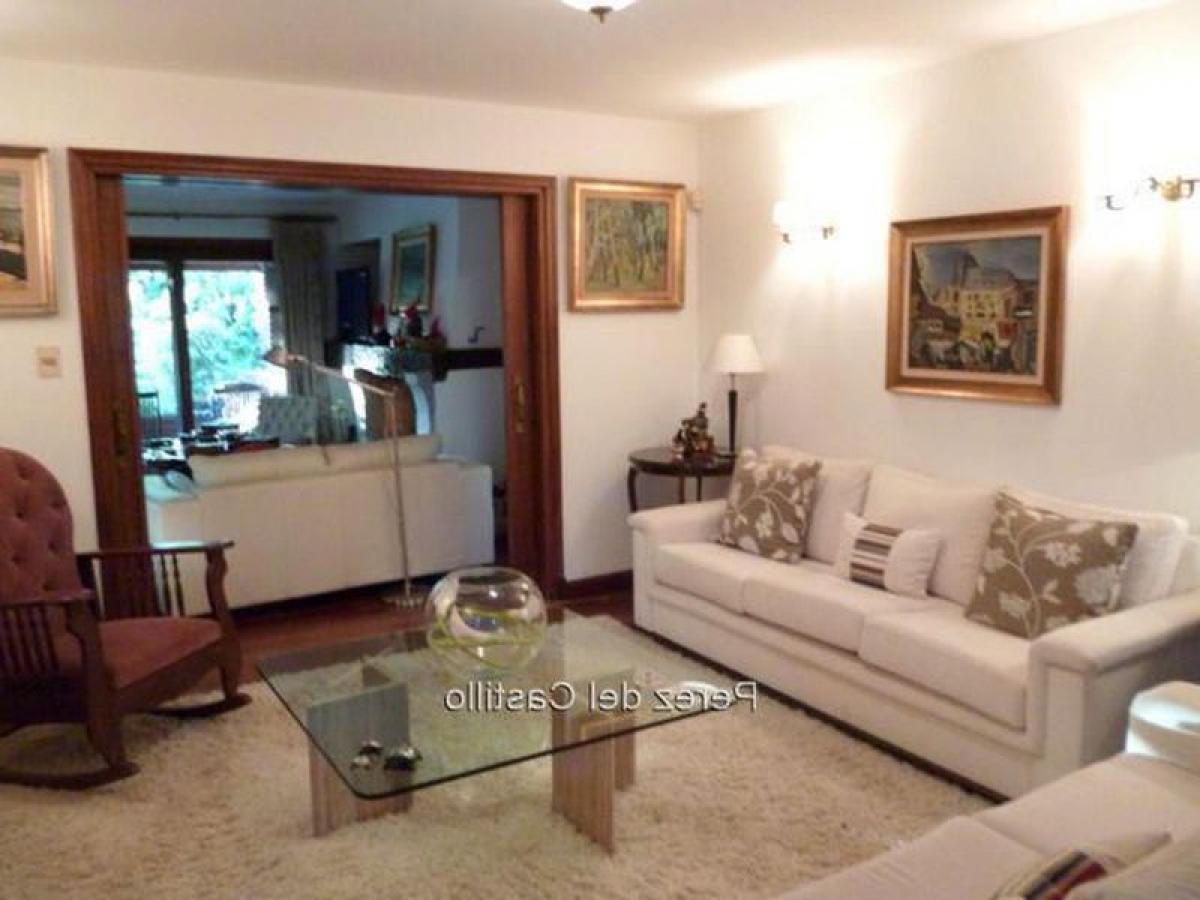 4 bedrooms House in Montevideo, Uruguay No. 11495