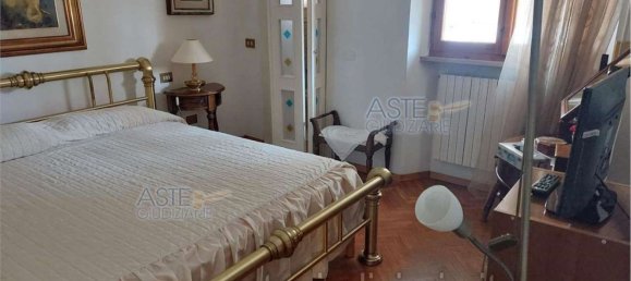 6 rooms Apartment in Cecina, Italy No. 41737 10