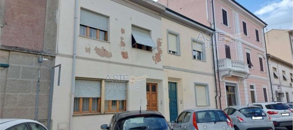 6 rooms Apartment in Cecina, Italy No. 41737 4