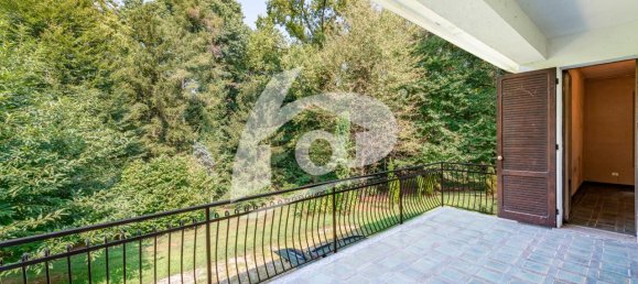 8 rooms Villa in Cadrezzate con Osmate, Italy No. 66426 44