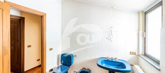 8 rooms Villa in Cadrezzate con Osmate, Italy No. 66426 3