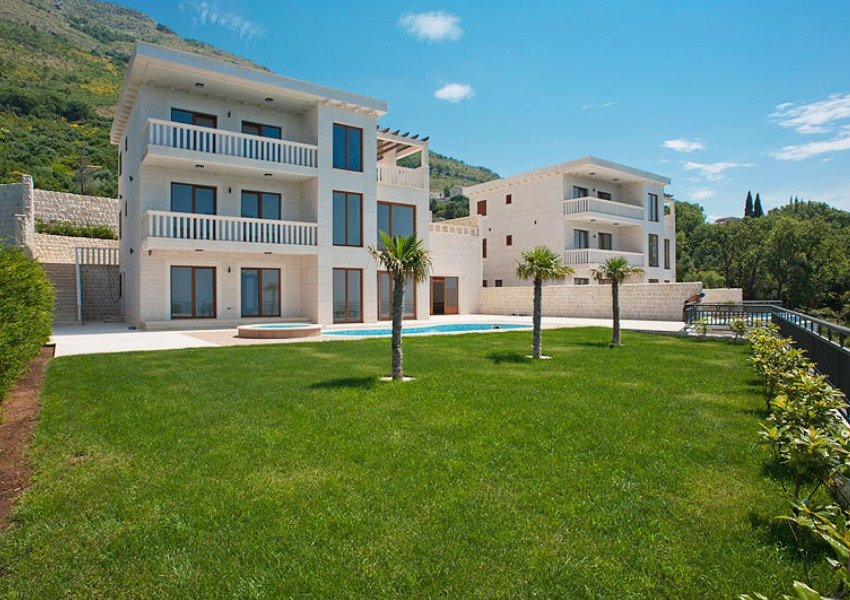 4 bedrooms Commercial property in Budva, Montenegro No. 123