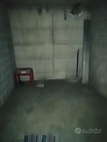 18m² Garage in Parma, Italy No. 251760