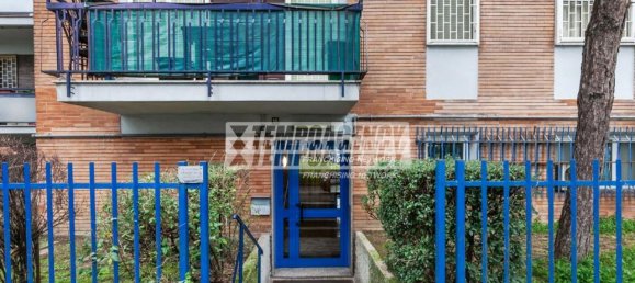 3-salle Appartement à Cormano, Italy No. 42568 4