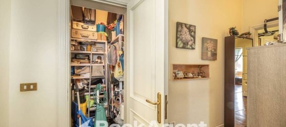 4 bedrooms Apartment in Rome, Italy No. 334928 18