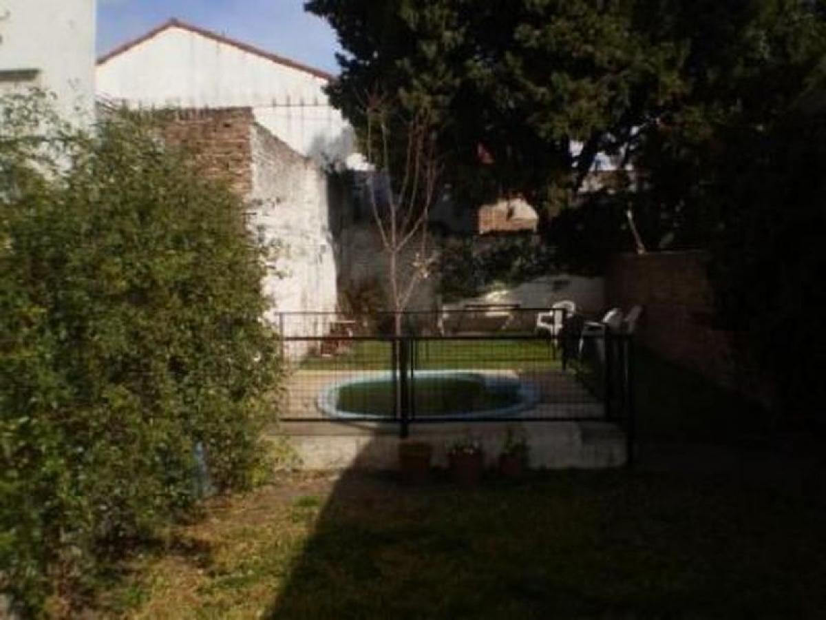 2 bedrooms House in Tres de Febrero, Argentina No. 82005