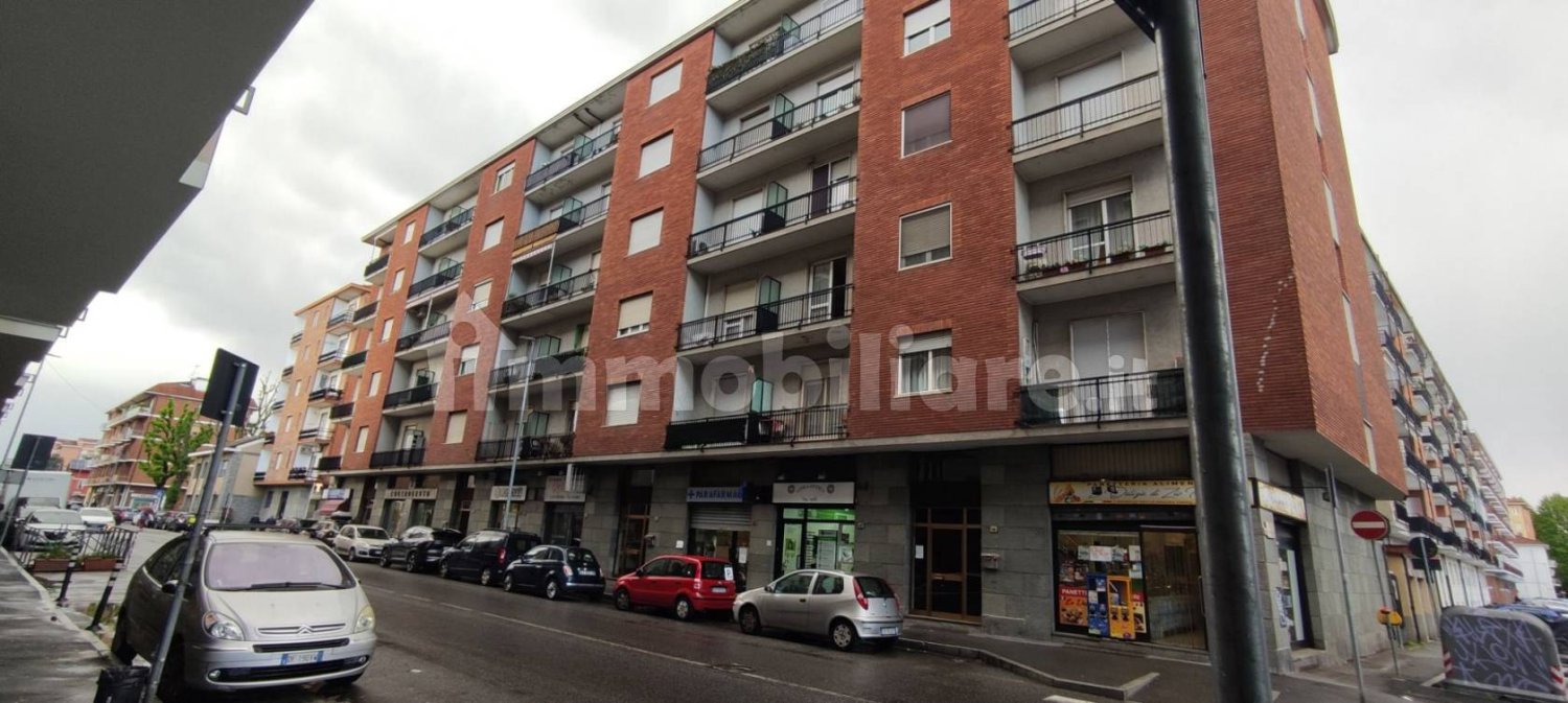 2 rooms Commercial property in Nichelino, Italy No. 330774