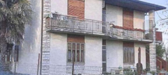 2 bedrooms Apartment in Crespino, Italy No. 336489 4