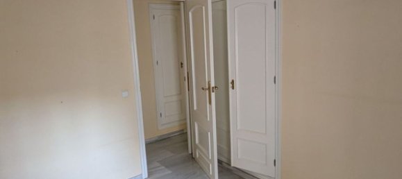 Apartamento de 4 dormitorios en Córdoba, Spain No. 190108 9