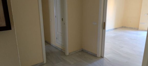 Apartamento de 4 dormitorios en Córdoba, Spain No. 190108 3