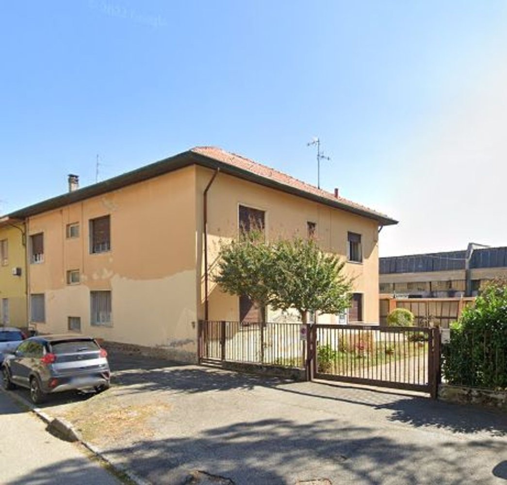 4 rooms Apartment in Cassano Magnago, Italy No. 184542