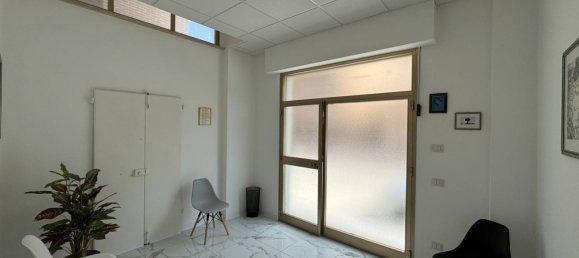 Gewerbliche Immobilie in Porto San Giorgio, Italy 54m², Nr. 343421 11