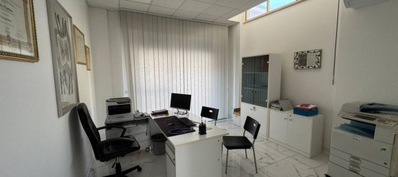 Gewerbliche Immobilie in Porto San Giorgio, Italy 54m², Nr. 343421 2