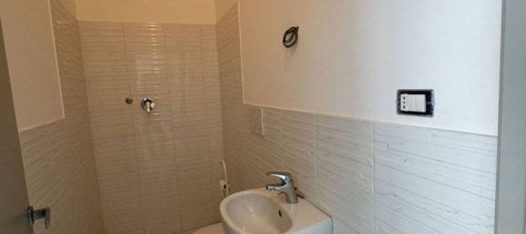 Gewerbliche Immobilie in Porto San Giorgio, Italy 54m², Nr. 343421 9