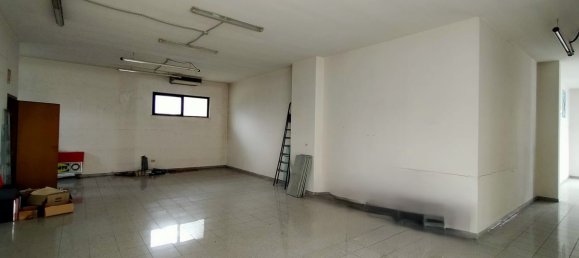 154m² Commercial property in San Giovanni Teatino, Italy No. 169138 12