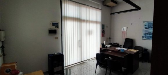 154m² Commercial property in San Giovanni Teatino, Italy No. 169138 9