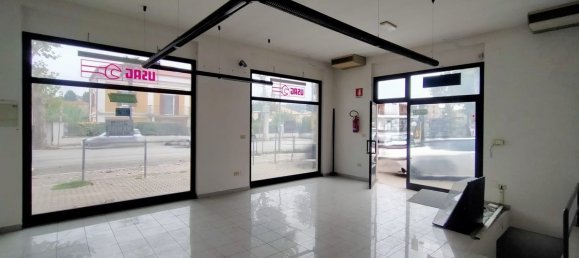 154m² Commercial property in San Giovanni Teatino, Italy No. 169138 2