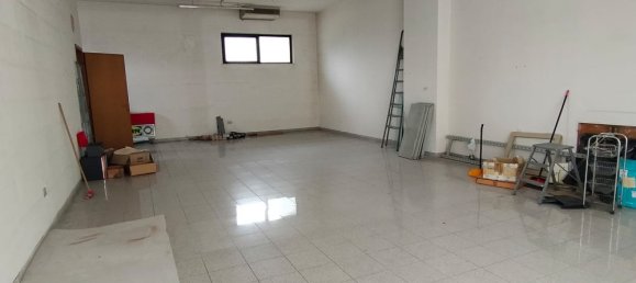154m² Commercial property in San Giovanni Teatino, Italy No. 169138 25