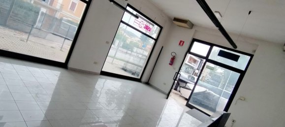 154m² Commercial property in San Giovanni Teatino, Italy No. 169138 24