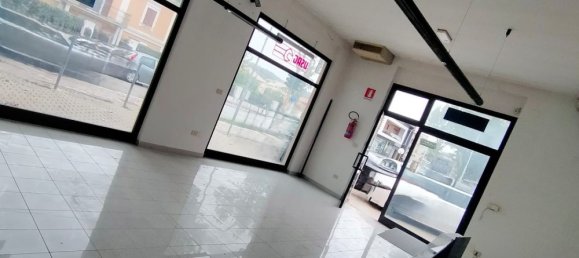 154m² Commercial property in San Giovanni Teatino, Italy No. 169138 13