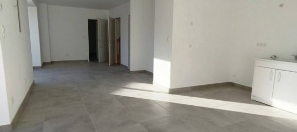 3 Schlafzimmer Villa in Villecheneve, France, Nr. 204660 2