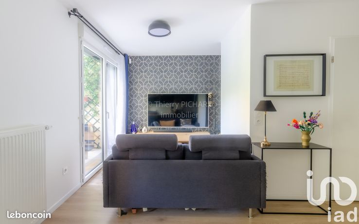 2 bedrooms Duplex in Romainville, France No. 360092