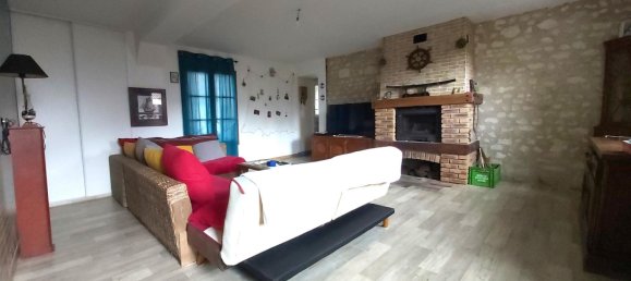 2 bedrooms House in Thesee, France No. 85142 4