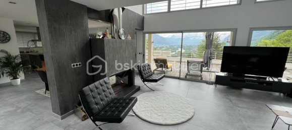 5 bedrooms Villa in Veurey-Voroize, France No. 197977 4