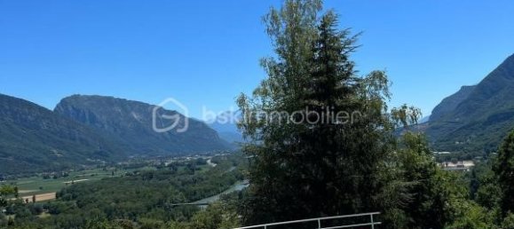 5 bedrooms Villa in Veurey-Voroize, France No. 197977 2