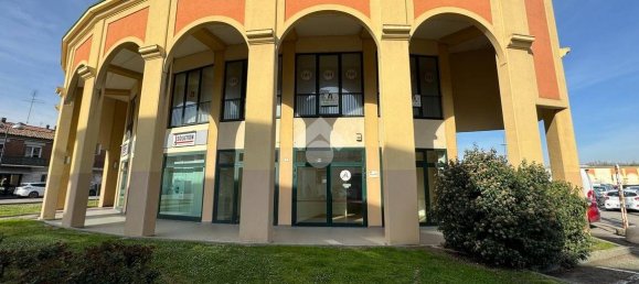 200m² Commercial property in Lugo, Italy No. 20460 2