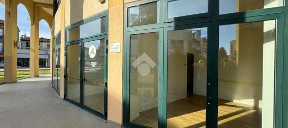 200m² Commercial property in Lugo, Italy No. 20460 6