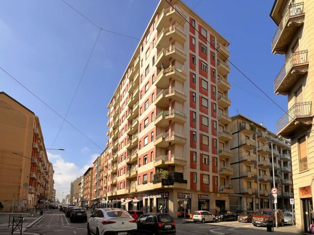 4 bedrooms Apartment in Turin, Italy No. 313296