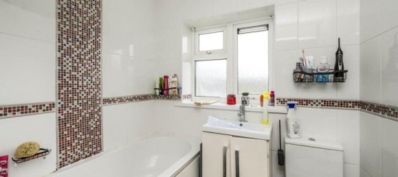  House in Swansea, United Kingdom No. 2425 18