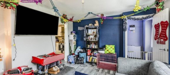  House in Swansea, United Kingdom No. 2425 3