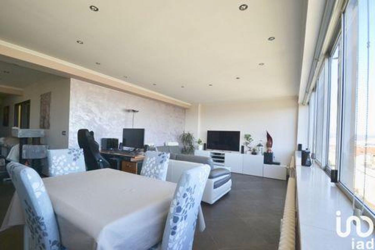 2 bedrooms Condo in Thionville, France No. 8840