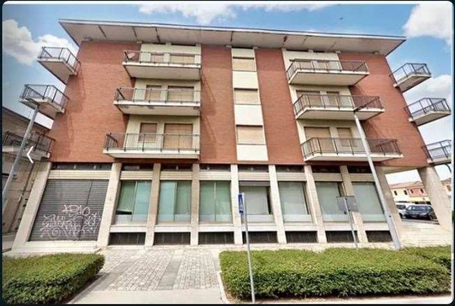 6 bedrooms Apartment in Castagnaro, Italy No. 320580
