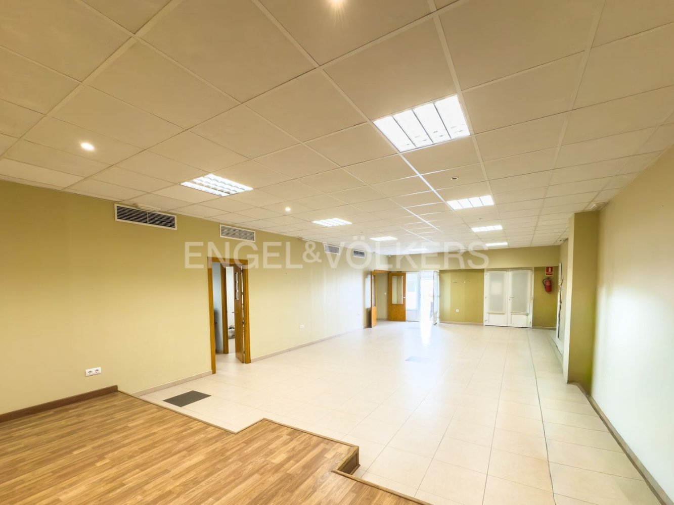 245m² Commercial property in Barriada Rio San Pedro, Spain No. 253876