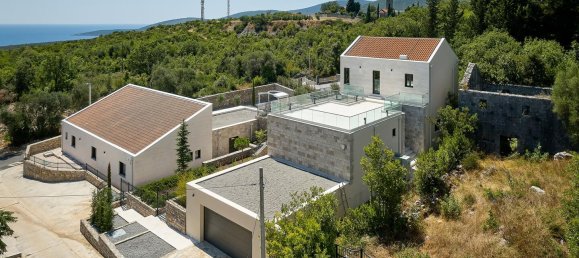 6 bedrooms Villa in Tivat, Montenegro No. 231 10